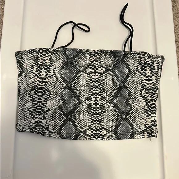3 for $10 Trendy Tops Bundle Shein - Picture 3 of 4